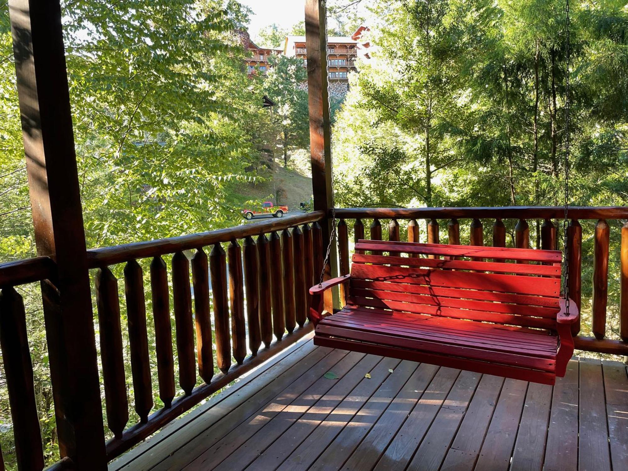 Spacious Resort Log Cabin, Easy Drive, Hot Tub, Arcade Gameroom, Mountain Vibe Gatlinburg Exterior photo
