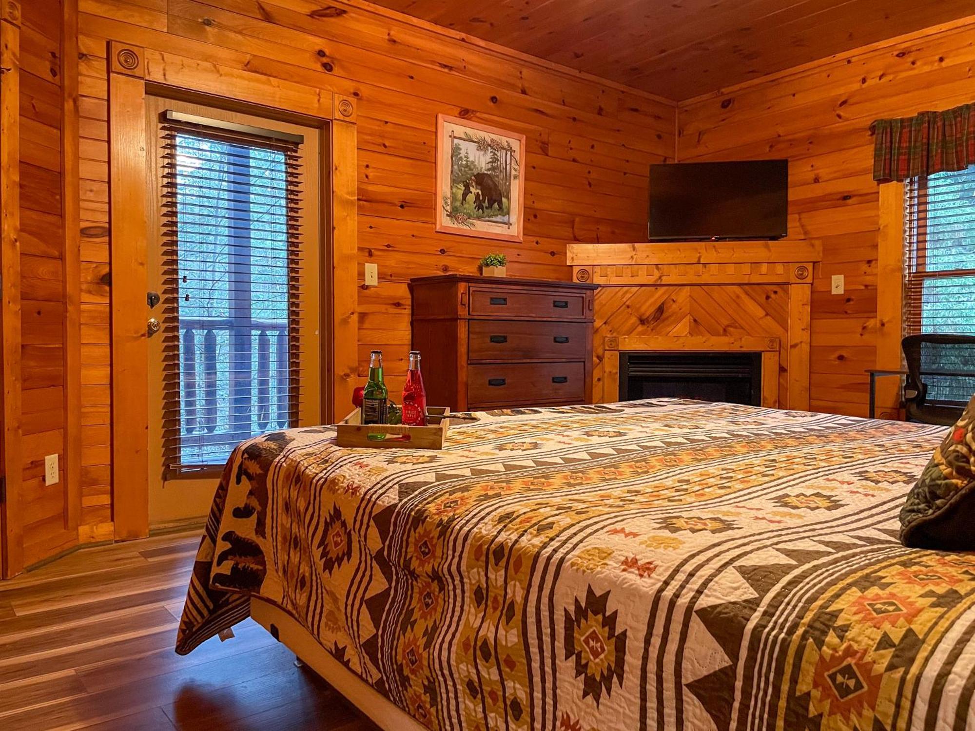 Spacious Resort Log Cabin, Easy Drive, Hot Tub, Arcade Gameroom, Mountain Vibe Gatlinburg Exterior photo